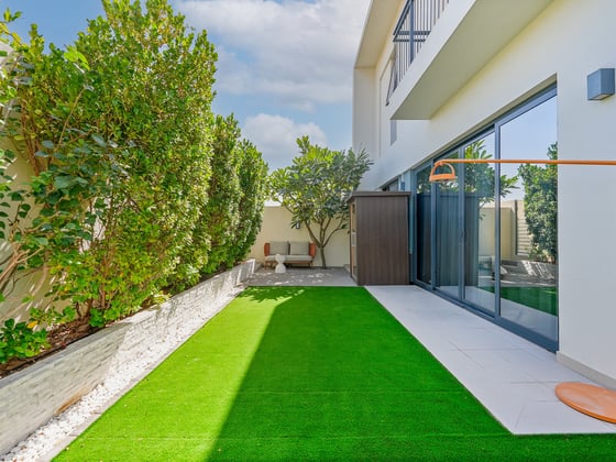 Vacant on Transfer - Single Row - Corner Unit, picture 1