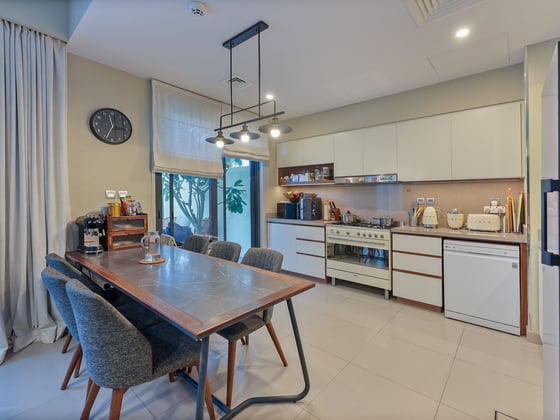 Vacant on Transfer - Single Row - Corner Unit, picture 5