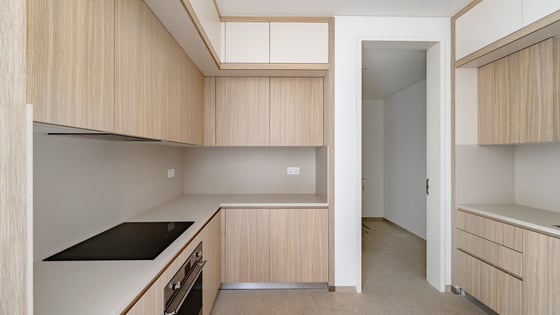 Skyline Elegance | Waterfront Living | 2BR APT, picture 5