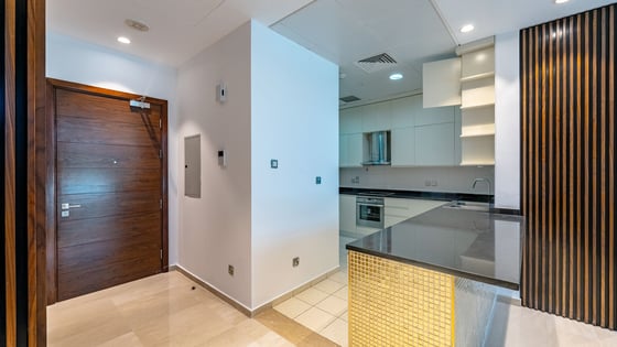 Elegant 1-Bed w Study | Private Garden | Tenanted, picture 6