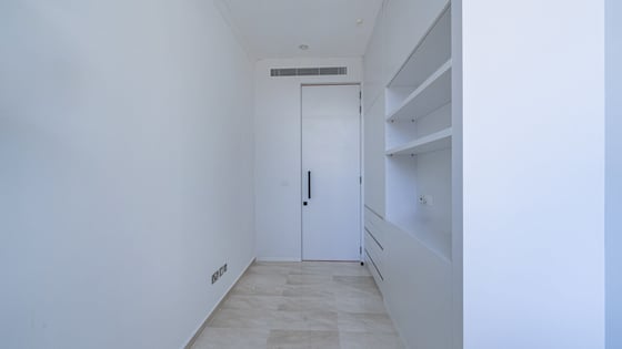 Elegant 1-Bed w Study | Private Garden | Tenanted, picture 11