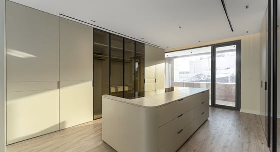 6BR Custom-Built Mansion with Amazing Rooftop Views, picture 3