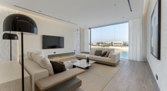 6BR Custom-Built Mansion with Amazing Rooftop Views, picture 14