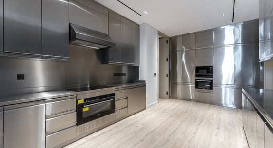 6BR Custom-Built Mansion with Amazing Rooftop Views, picture 12