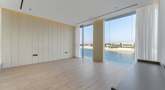 6BR Custom-Built Mansion with Amazing Rooftop Views, picture 2