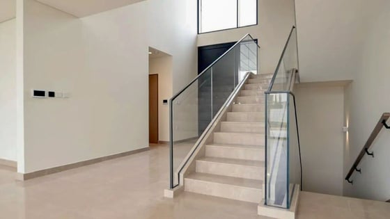 Five Bedroom Address Hillcrest Villa on a Corner Lot with Park Lifestyle, picture 2