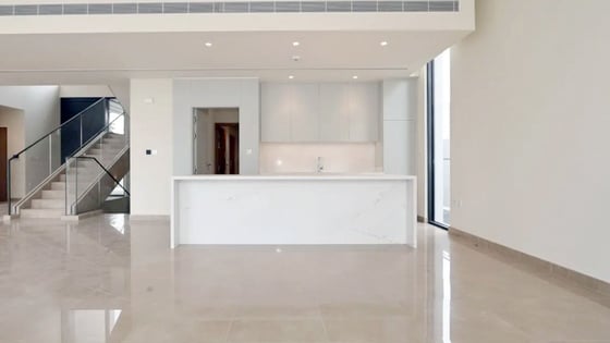 Five Bedroom Address Hillcrest Villa on a Corner Lot with Park Lifestyle, picture 4