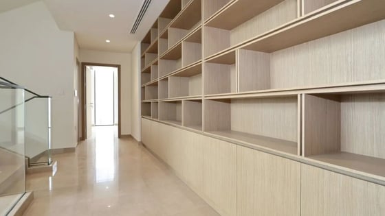 Five Bedroom Address Hillcrest Villa on a Corner Lot with Park Lifestyle, picture 8