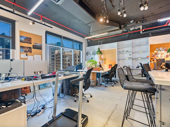 Fitted Luxury Corner Office with High ROIs, picture 9