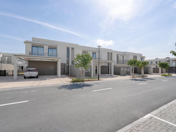 Exclusive 3 Bed Townhouse| Falcon Island North, picture 2