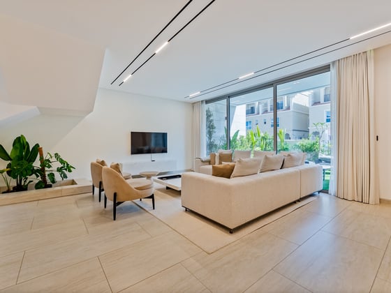 Pool and Rooftop Terrace - Vacant - 4500 Sqft, picture 1