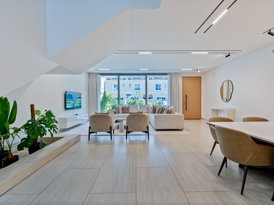 Pool and Rooftop Terrace - Vacant - 4500 Sqft, picture 3