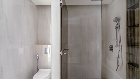 3 Bed | Luxury Living | Top Floor stunning views, picture 16