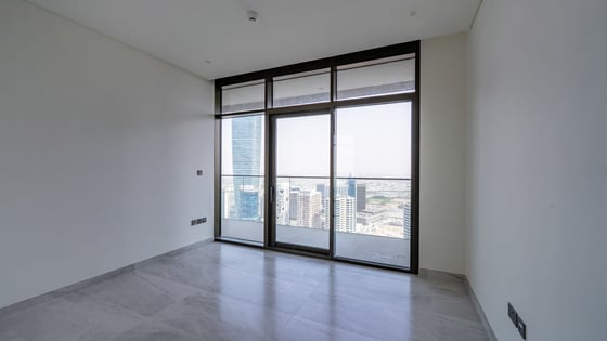3 Bed | Luxury Living | Top Floor stunning views, picture 9