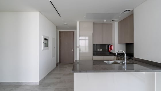 3 Bed | Luxury Living | Top Floor stunning views, picture 6