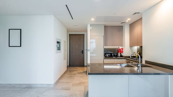 Signature Collection Peninsula Five | Furnished, picture 7