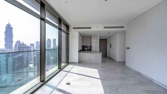 Luxury Living| Stunning Waterfront view| Top Floor, picture 3