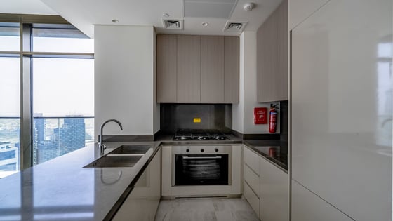 Luxury Living| Stunning Waterfront view| Top Floor, picture 6