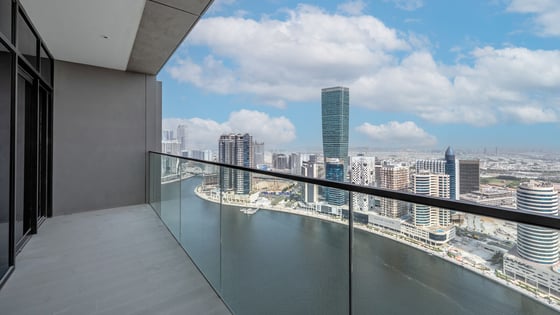 Luxury Living| Stunning Waterfront view| Top Floor, picture 13