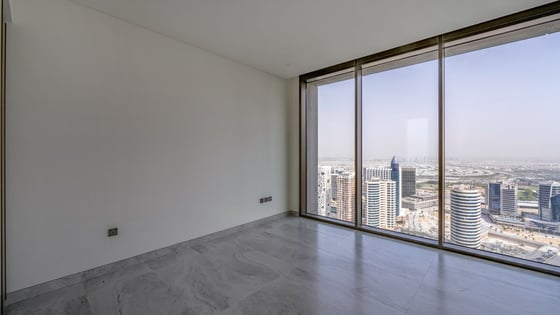 Luxury Living| Stunning Waterfront view| Top Floor, picture 7