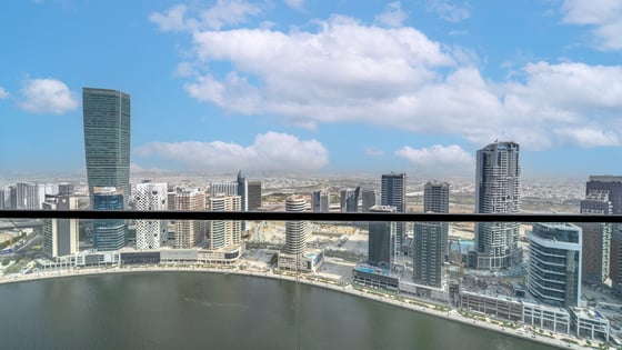 Luxury Living| Stunning Waterfront view| Top Floor, picture 1