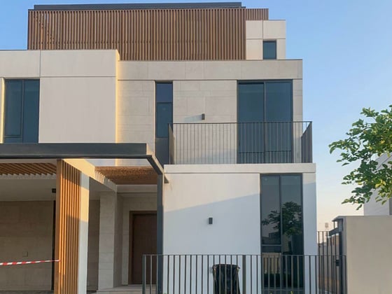 4-Bedroom Villa |  Elie Saab Villa | Scenic Views, picture 1