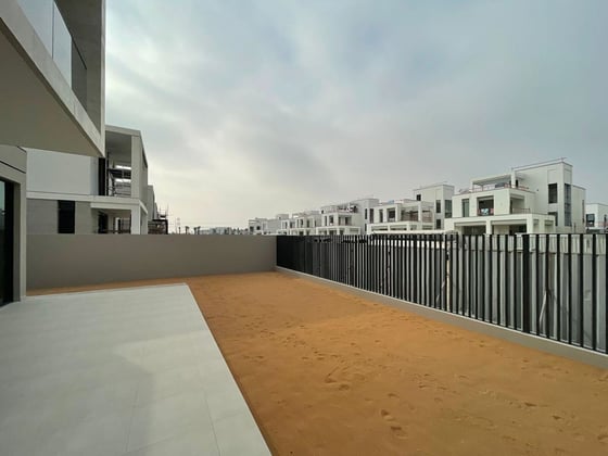 4-Bedroom Villa |  Elie Saab Villa | Scenic Views, picture 9