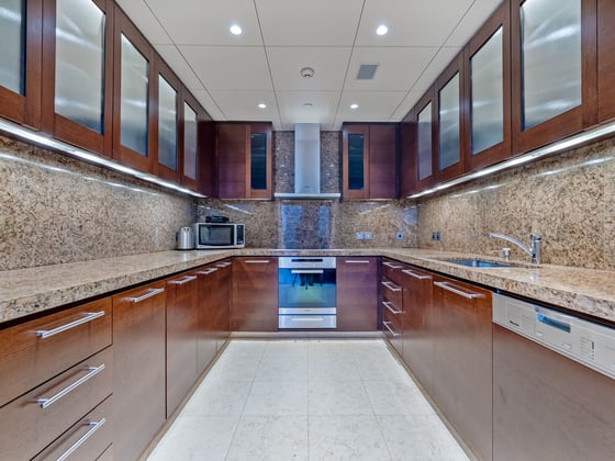 Skyline Luxury | High Floor | Premium Amenities, picture 12