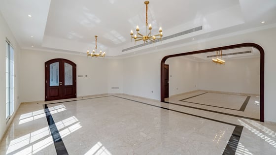 Upgraded and Landscaped Villa | Private Pool, picture 7