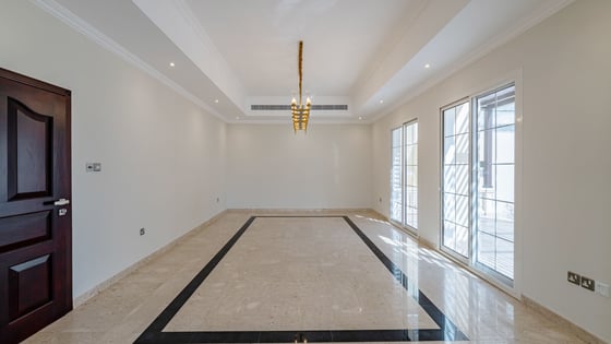 Upgraded and Landscaped Villa | Private Pool, picture 8