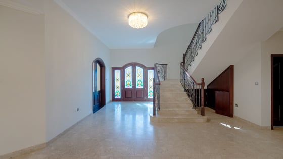 Upgraded and Landscaped Villa | Private Pool, picture 2