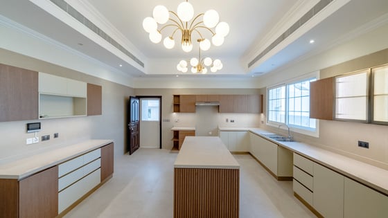 Upgraded and Landscaped Villa | Private Pool, picture 11