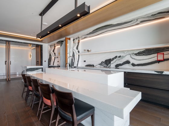 Skyline Luxury | Exquisite 4-Bedroom | Unrivaled Amenities, picture 11