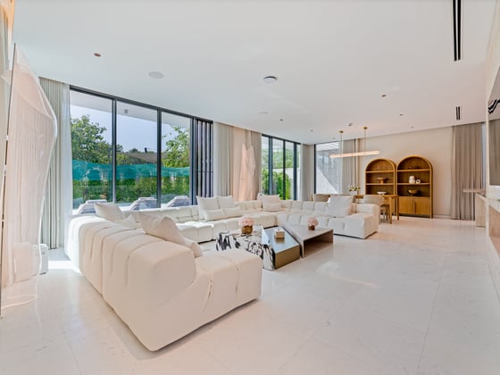 Fully Furnished and Upgraded Luxury Villa, picture 3
