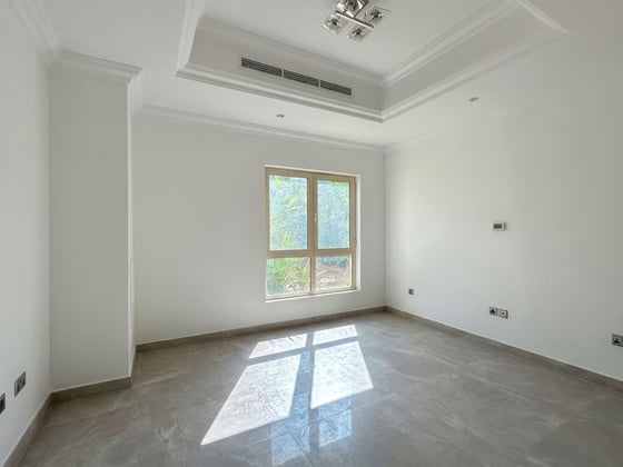 Coveted Jumeirah Islands Villa with Lake Views, picture 6