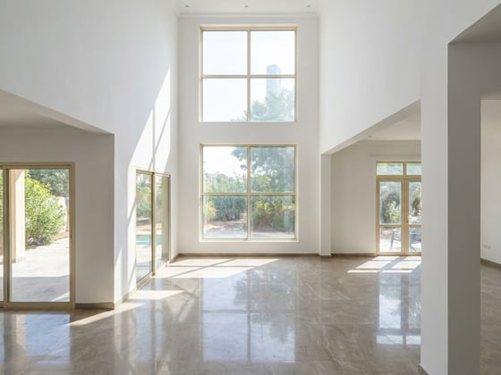Coveted Jumeirah Islands Villa with Lake Views, picture 2