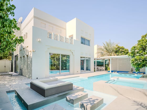 Largest Plot | Spacious 5-Bed Villa | Upgraded, picture 1