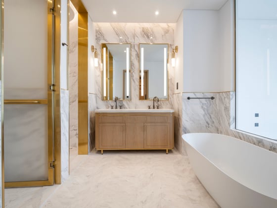 Skyline Luxury | 3 Bed | Prime Location, picture 12