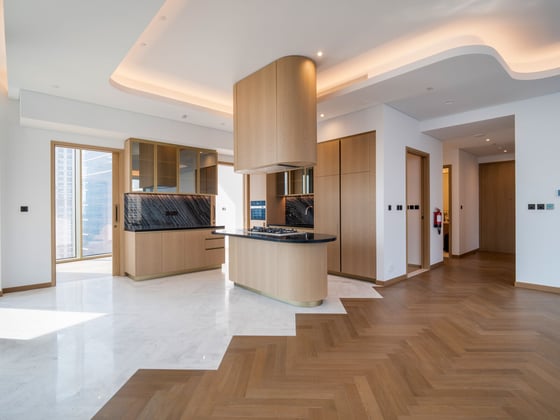 Skyline Luxury | 3 Bed | Prime Location, picture 3