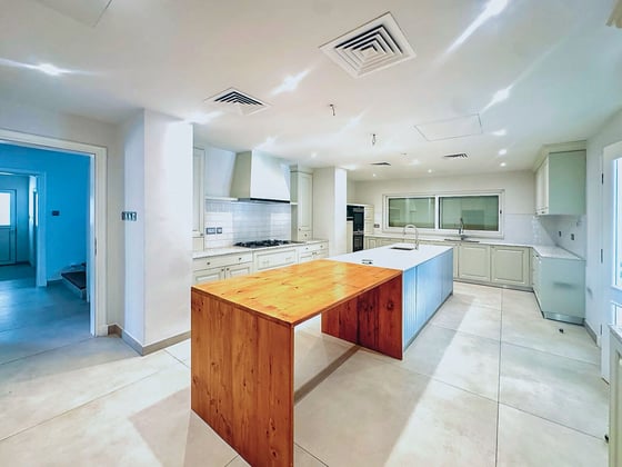 Elegantly upgraded | 7-Bed | Large Plot | Pool, picture 12