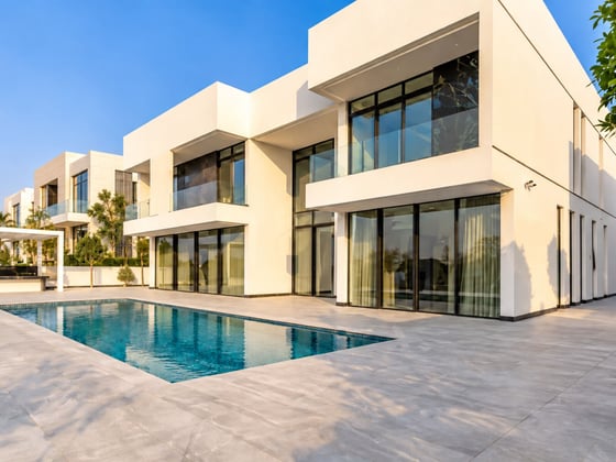 Contemporary Golf Course Villa in Dubai Hills, picture 1