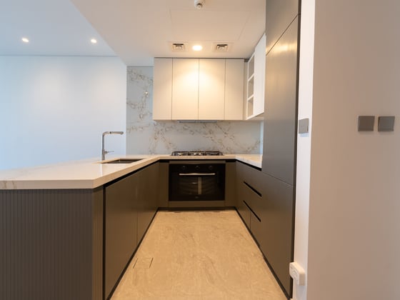 Elegant Waterfront Apartment in Business Bay, picture 5