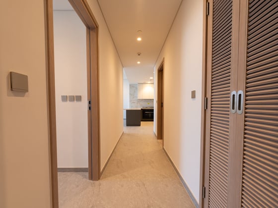 Elegant Waterfront Apartment in Business Bay, picture 9
