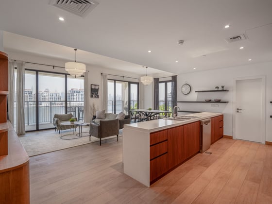 Exquisite La Mer Apartment with Marina Views, picture 2
