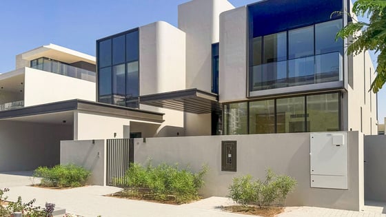 Stunning 5-Bed Villa | Premium Community Living, picture 1