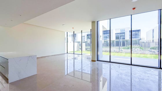 Stunning 5-Bed Villa | Premium Community Living, picture 3