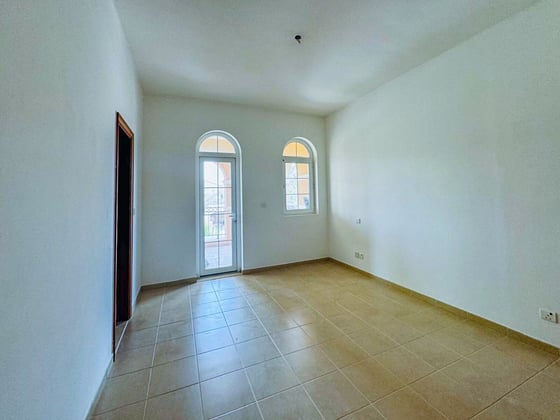 Spacious 5-Bed Villa | Private Garden | Near Park, picture 10