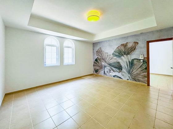 Spacious 5-Bed Villa | Private Garden | Near Park, picture 8