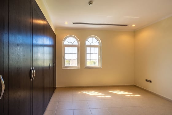 Tranquil Jumeirah Park Villa with Private Garden, picture 10