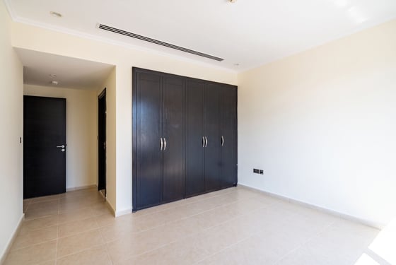 Tranquil Jumeirah Park Villa with Private Garden, picture 12